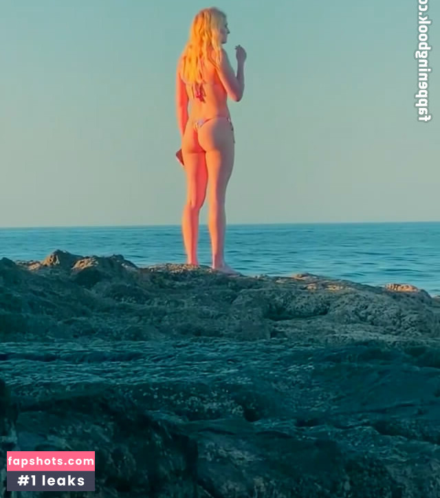 Willow Shields gallery photo #136