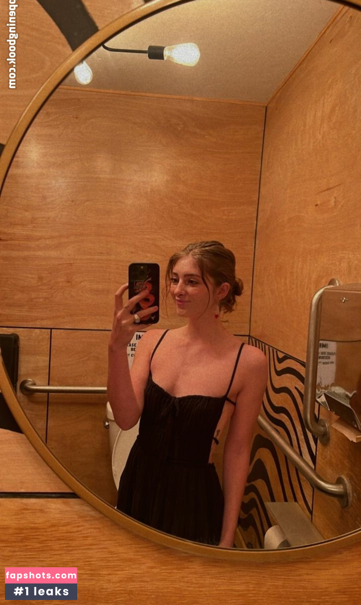 Willow Shields gallery photo #34