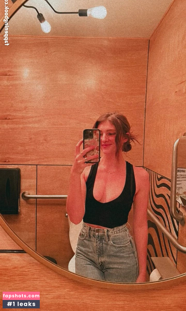 Willow Shields gallery photo #49