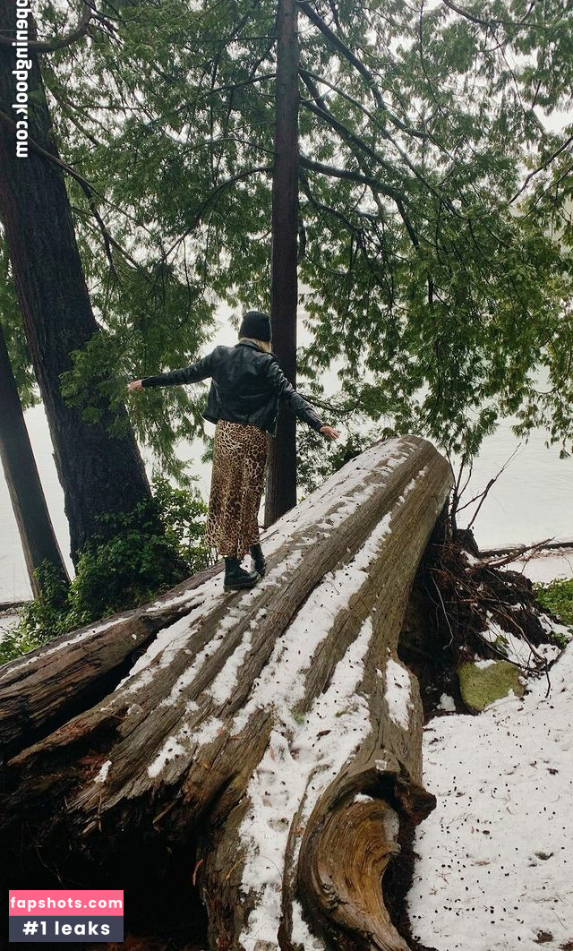 Willow Shields gallery photo #56