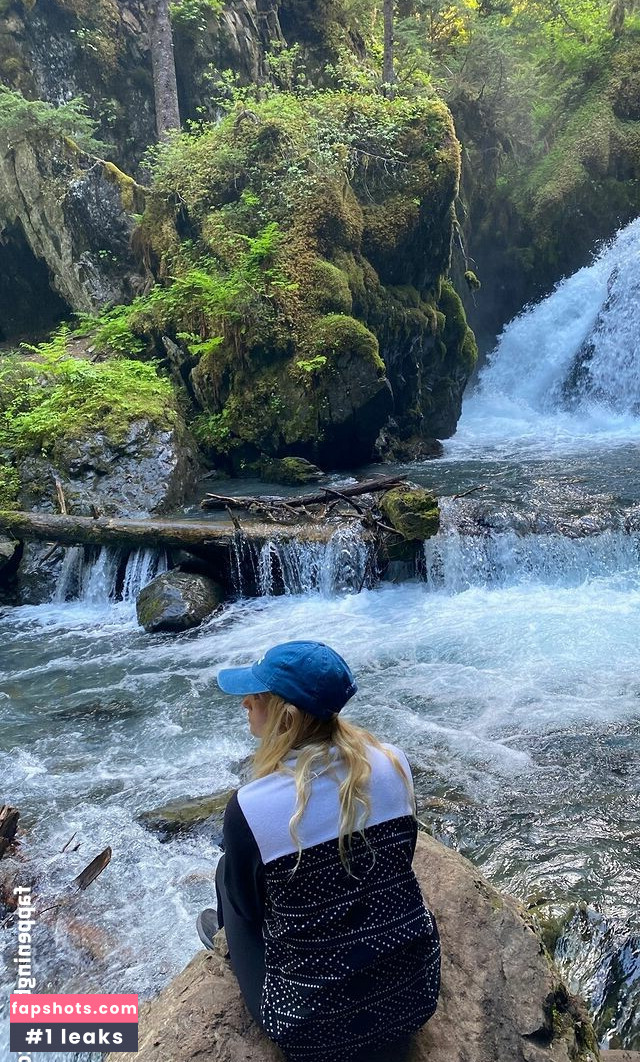 Willow Shields gallery photo #58