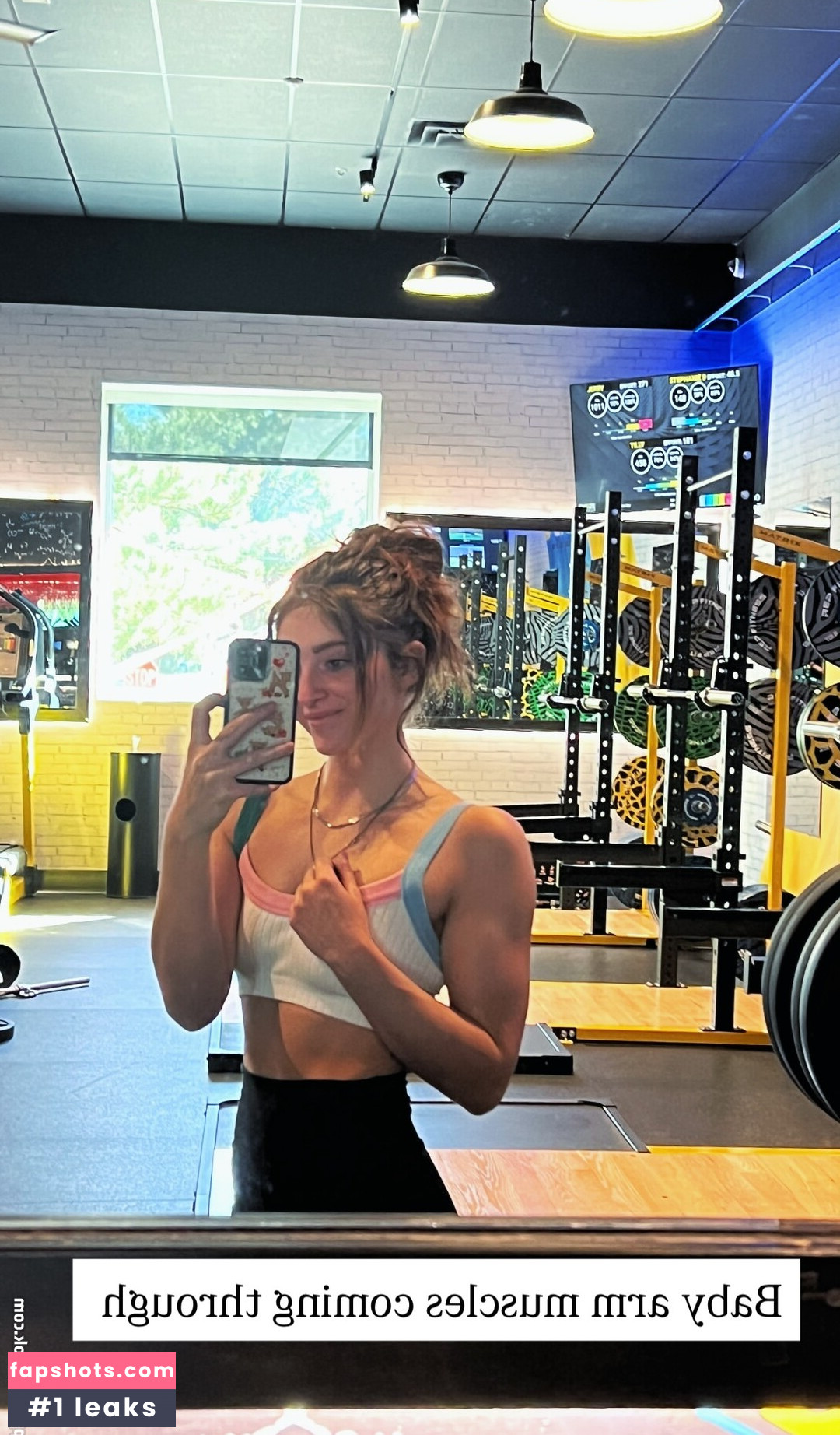 Willow Shields gallery photo #7