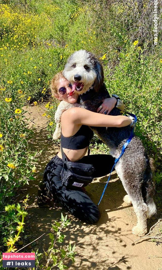 Willow Shields gallery photo #61