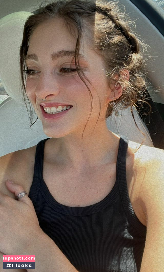 Willow Shields gallery photo #66