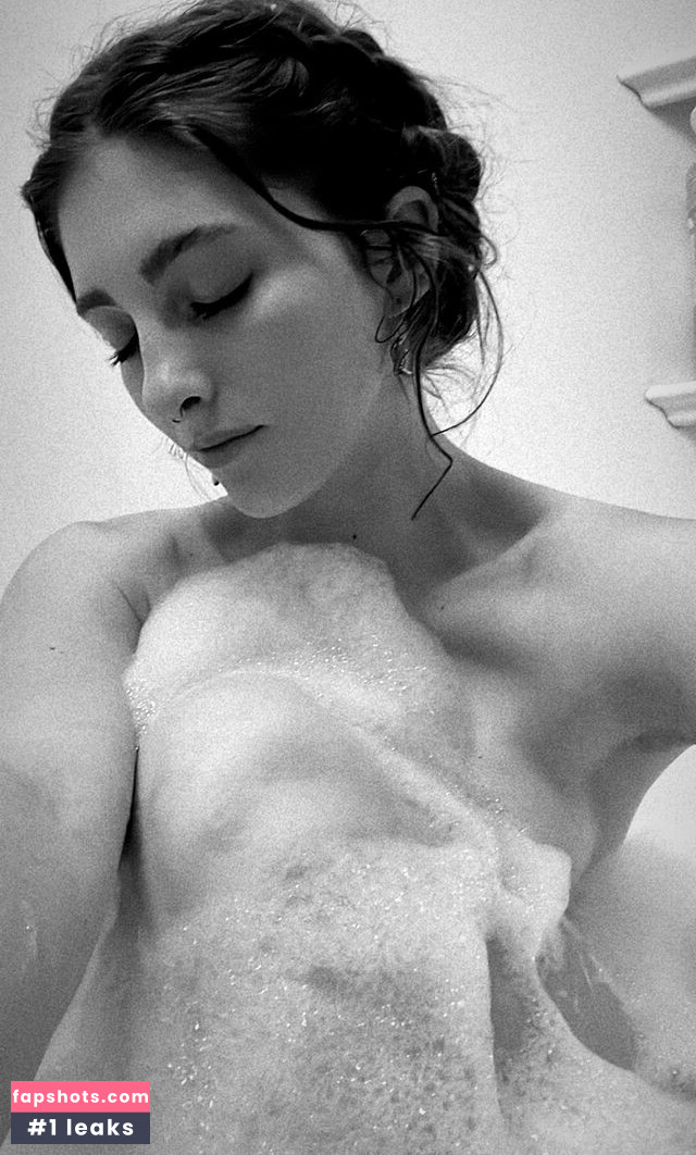 Willow Shields gallery photo #67