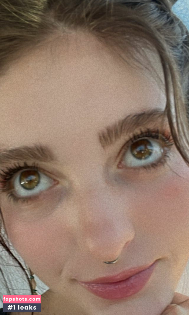 Willow Shields gallery photo #68