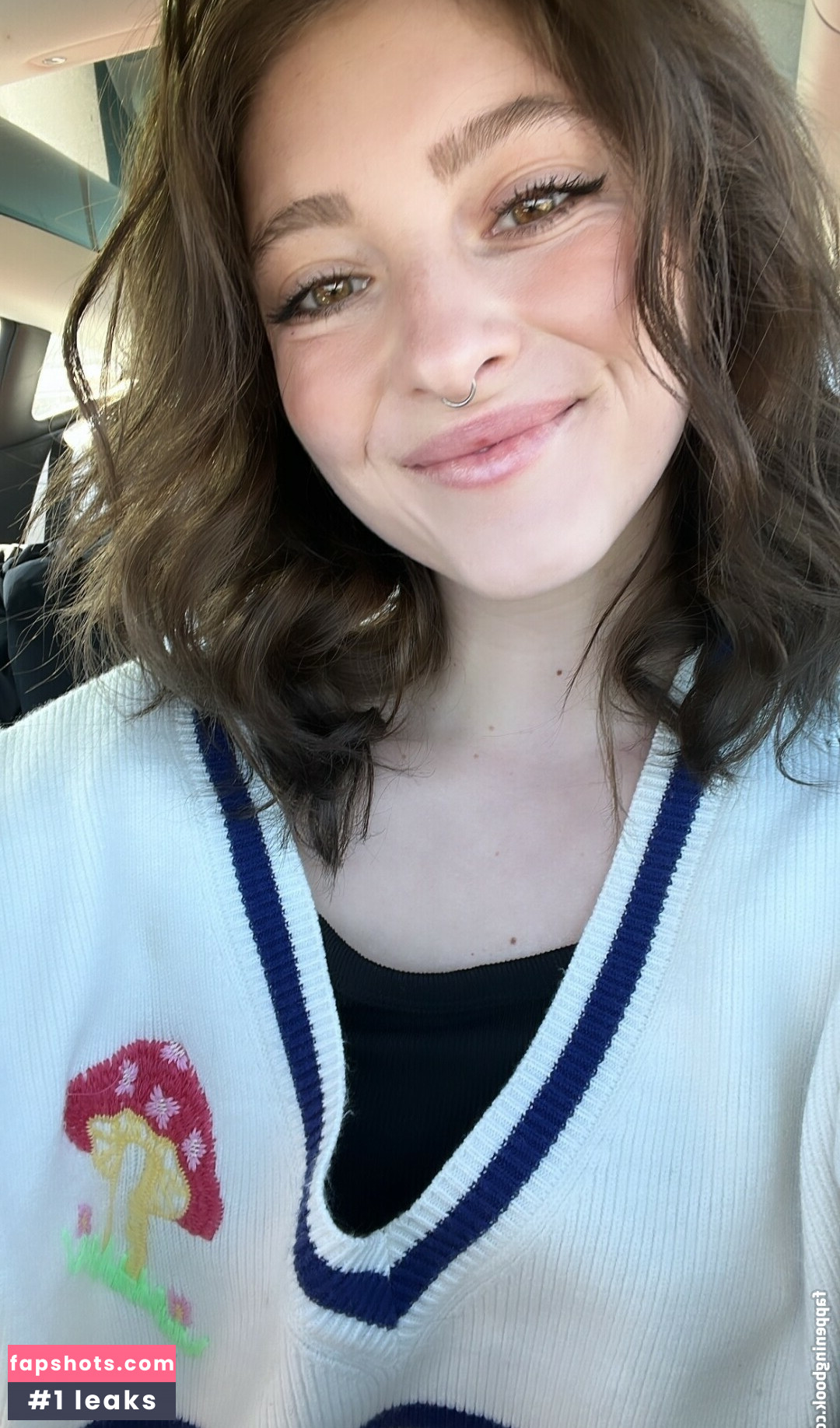 Willow Shields gallery photo #72