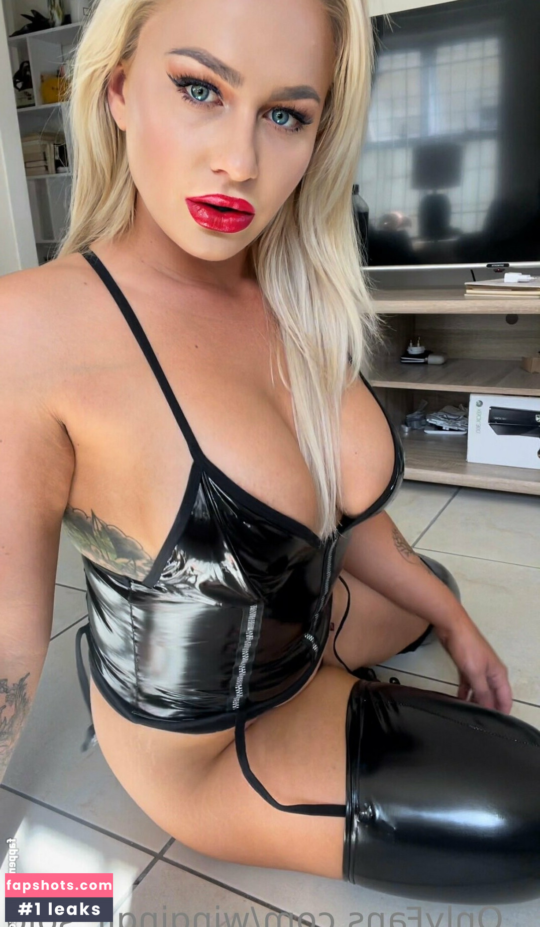 wingingit_solo nude babe gallery