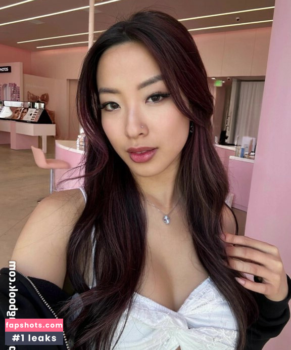 Winnie Chang gallery photo #14