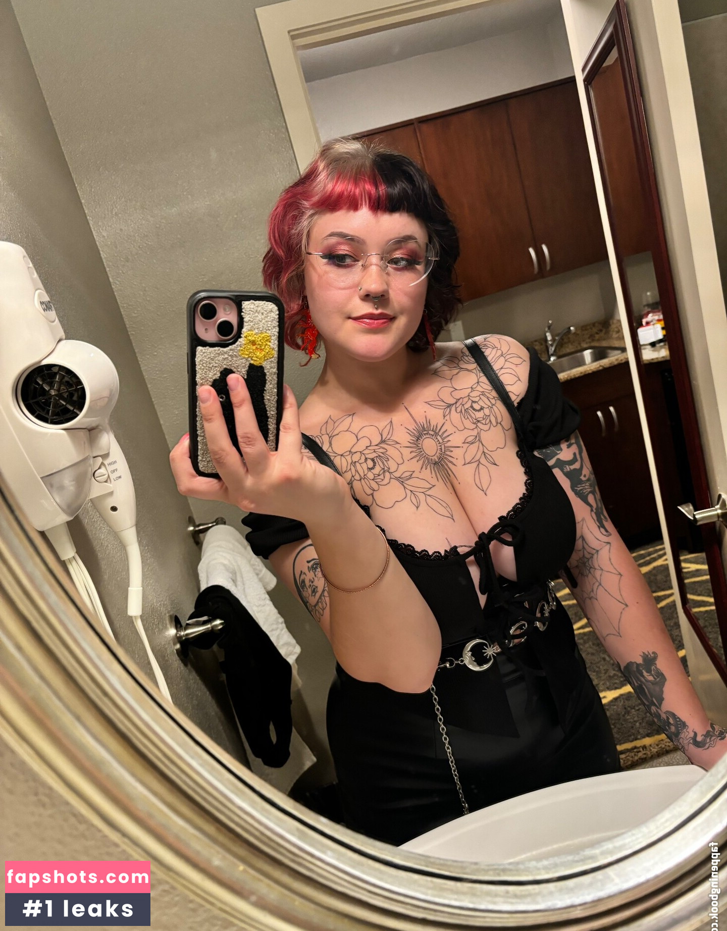 Winnie gallery photo #3