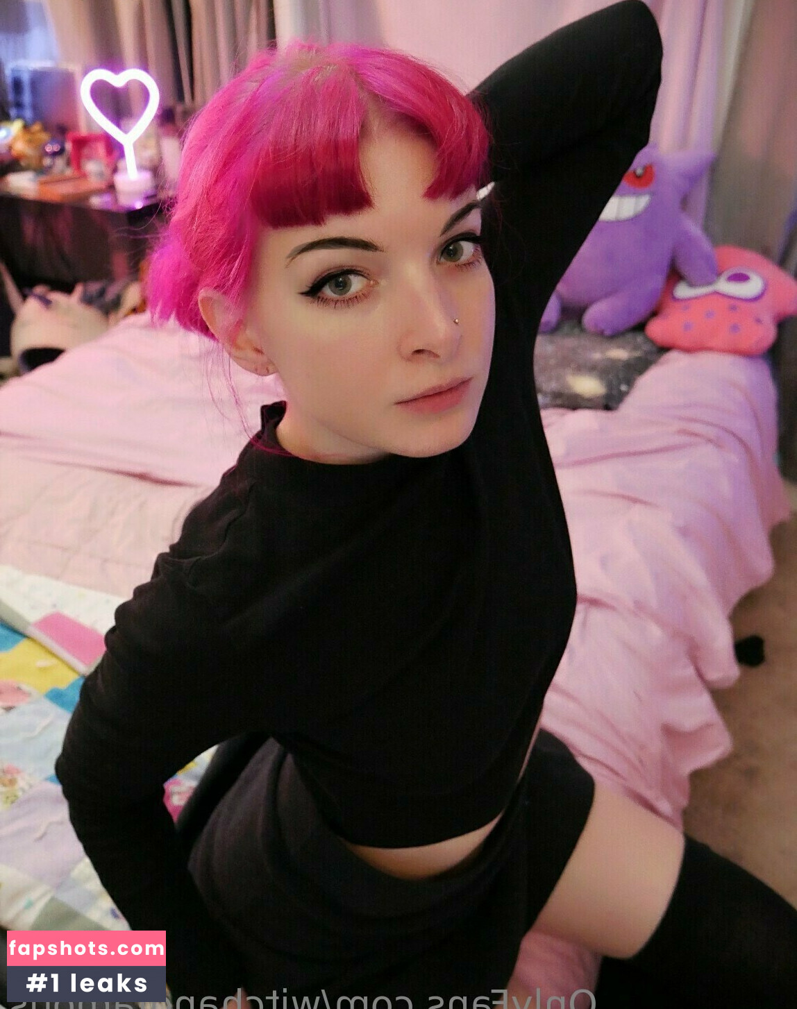 witchandfamous gallery photo #5