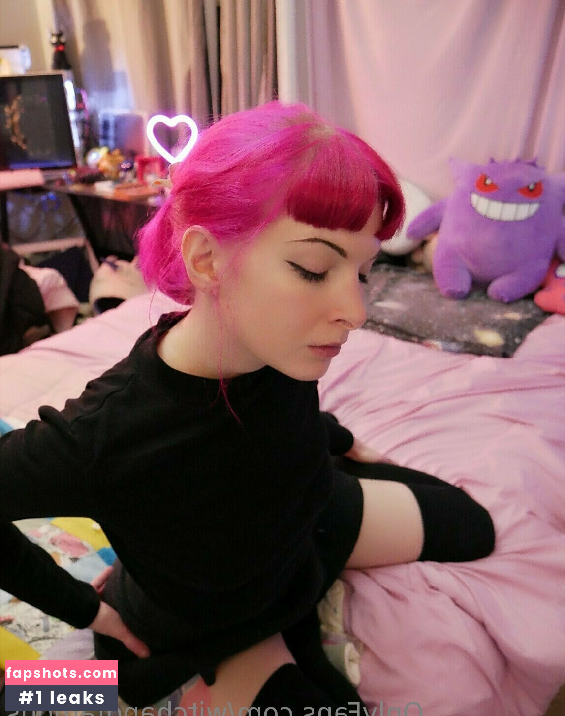 witchandfamous gallery photo #6