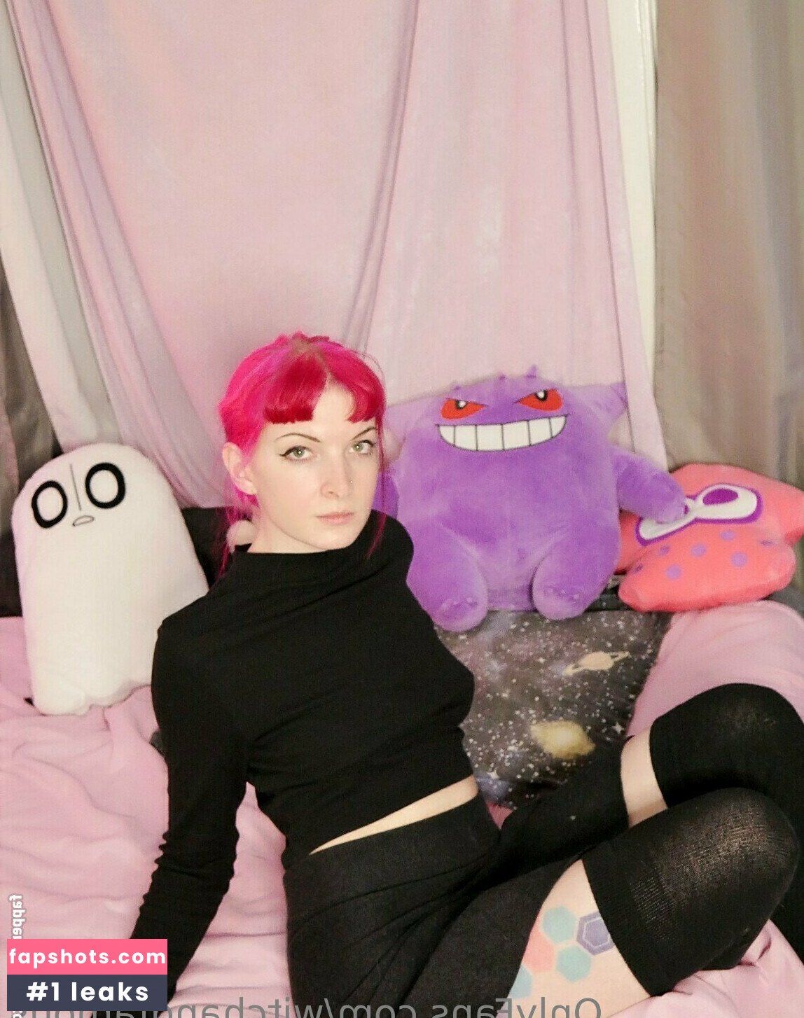 witchandfamous gallery photo #10