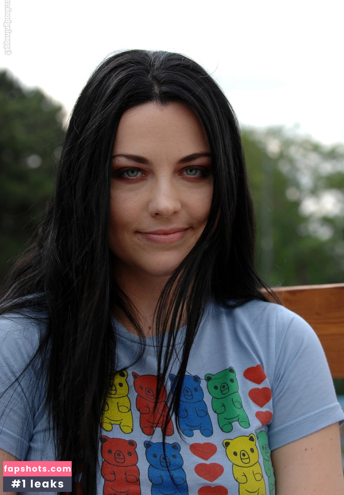 WomenMetal nude babe gallery