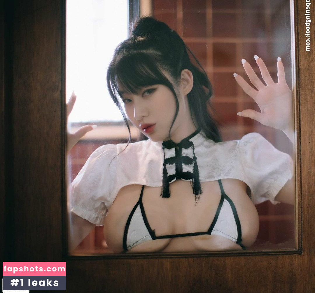 Woohyeon Leeheeeun nude babe gallery