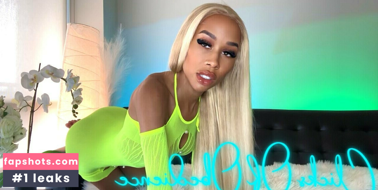 wowariellee nude babe gallery