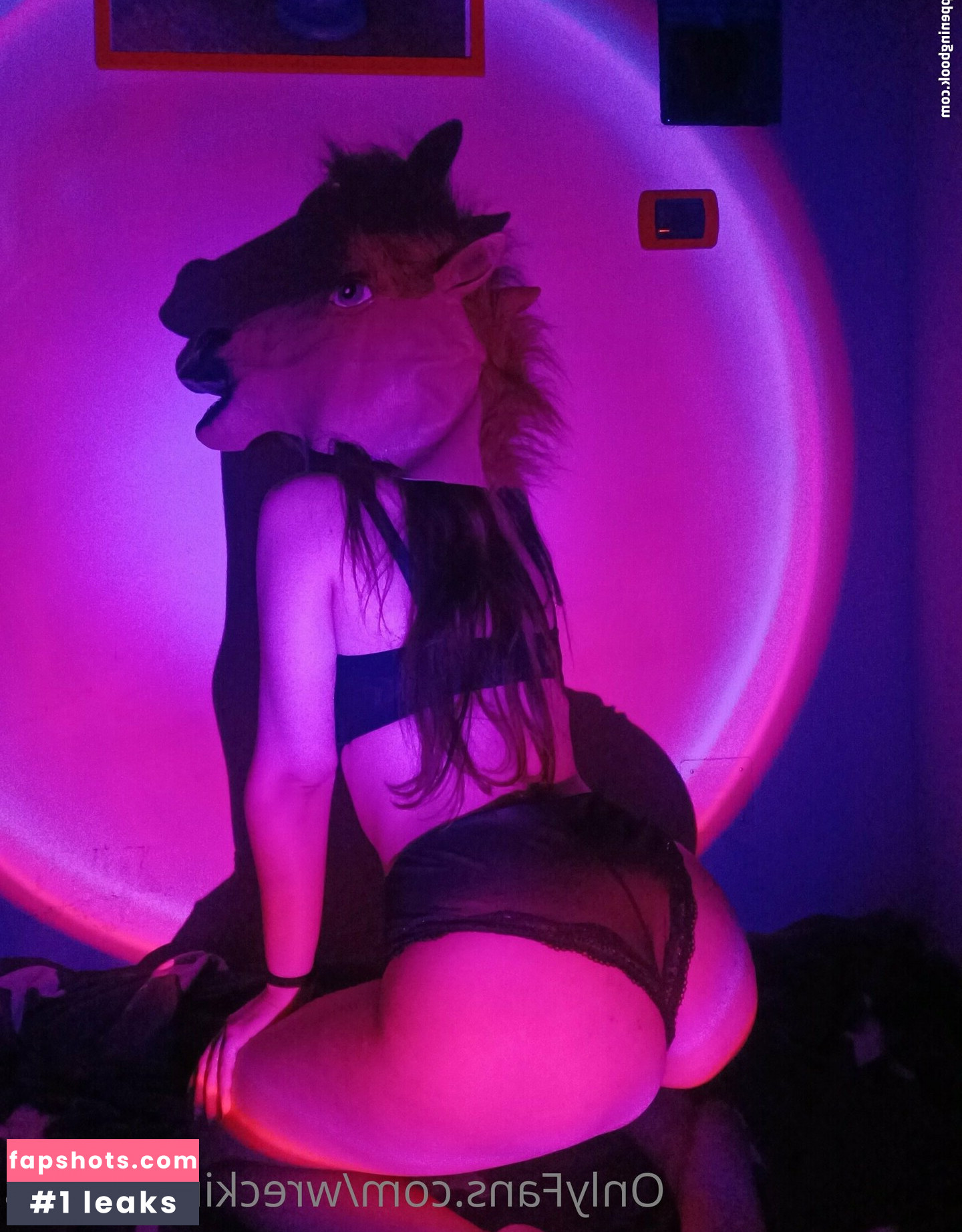 wreckingdianus nude babe gallery