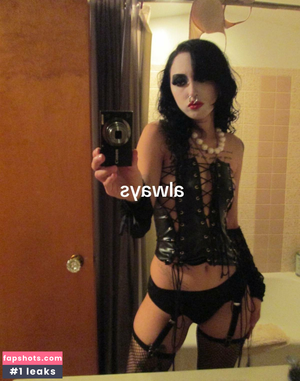 wuvvmia nude babe gallery