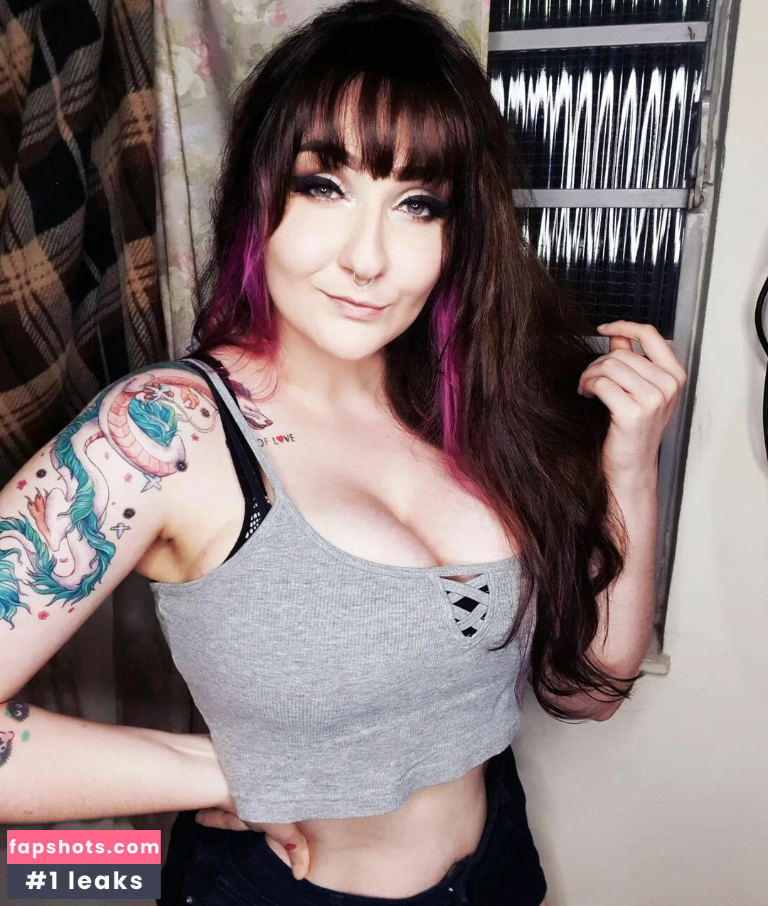 wzuia nude babe gallery