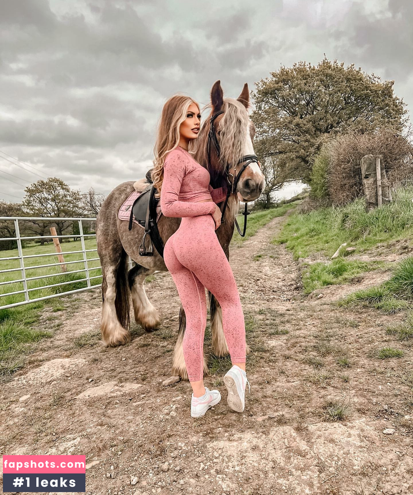 Xavia Brooke gallery photo #44