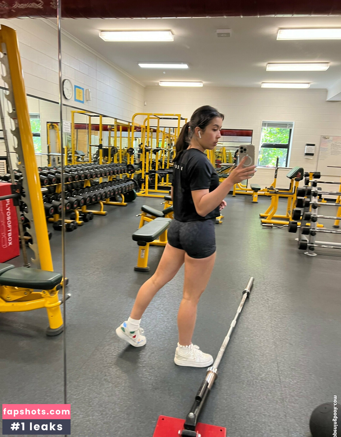 xena_ezra gallery photo #14