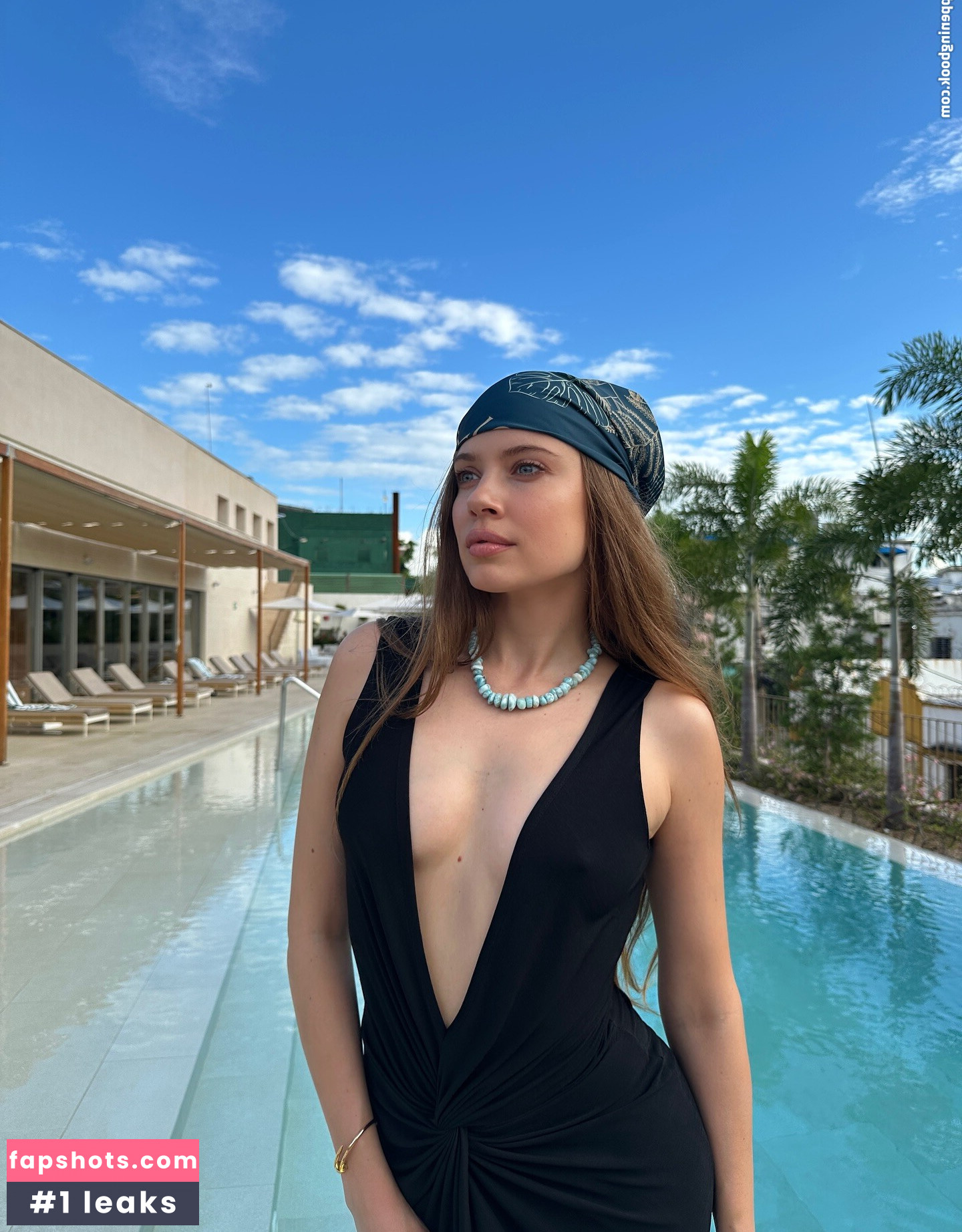 Xenia Tchoumi gallery photo #2