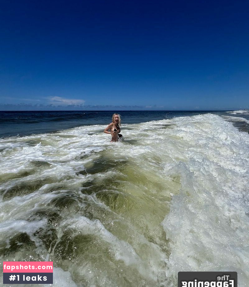 Xhoana X gallery photo #19