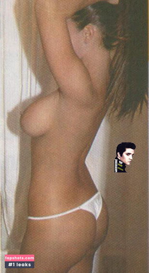 Ximena Capristo gallery photo #24