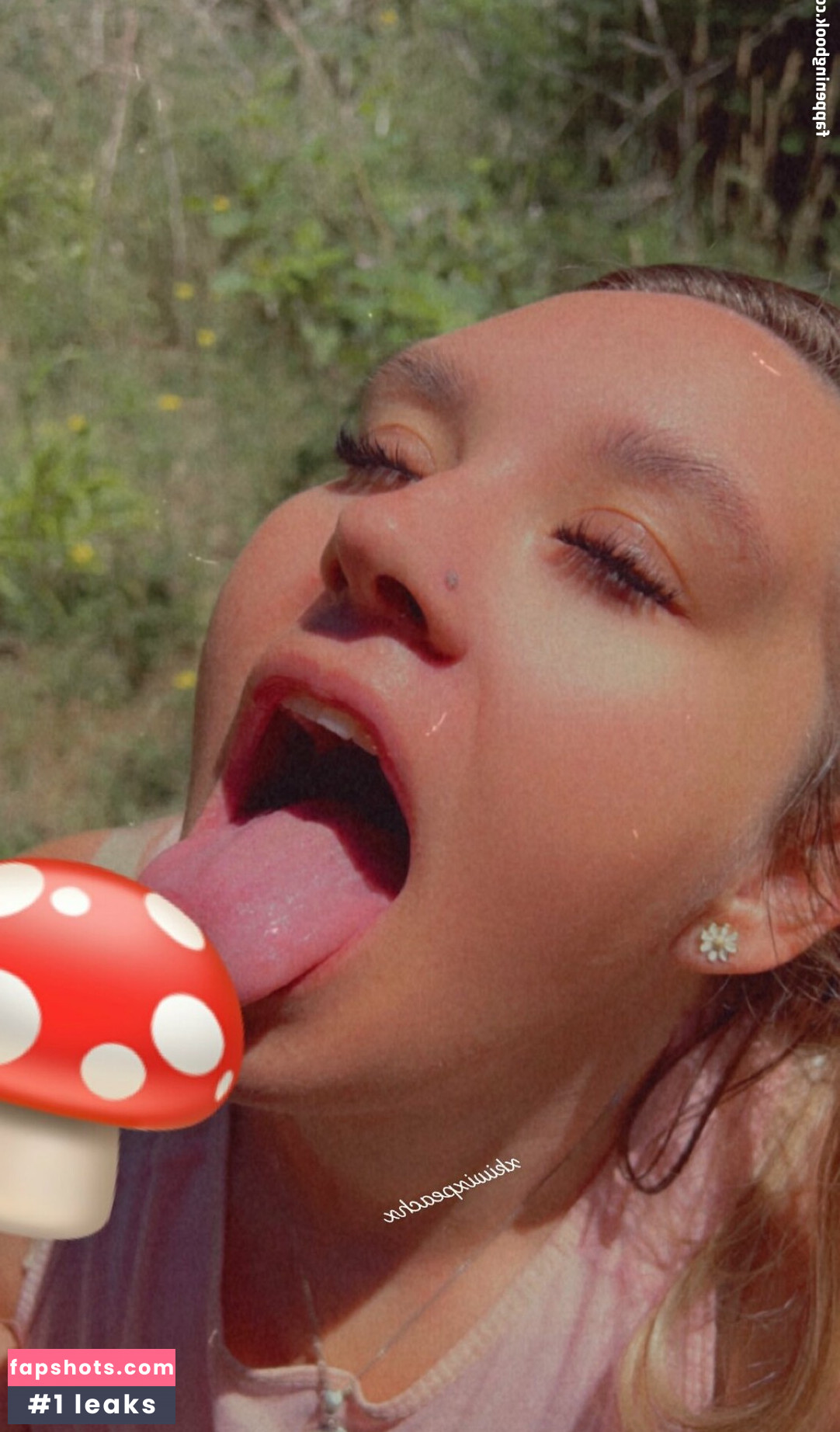 xkiwixpeachx nude babe gallery