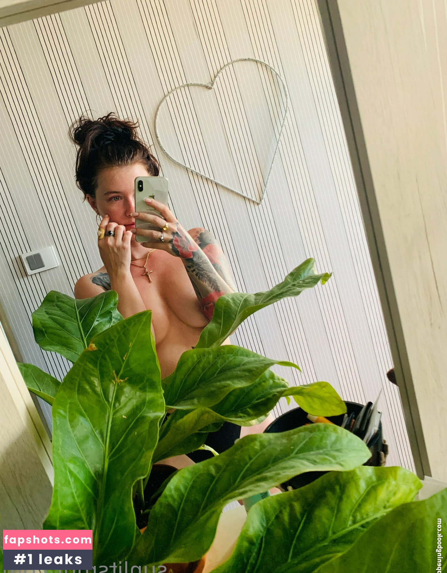 xmishacrossx gallery photo #23