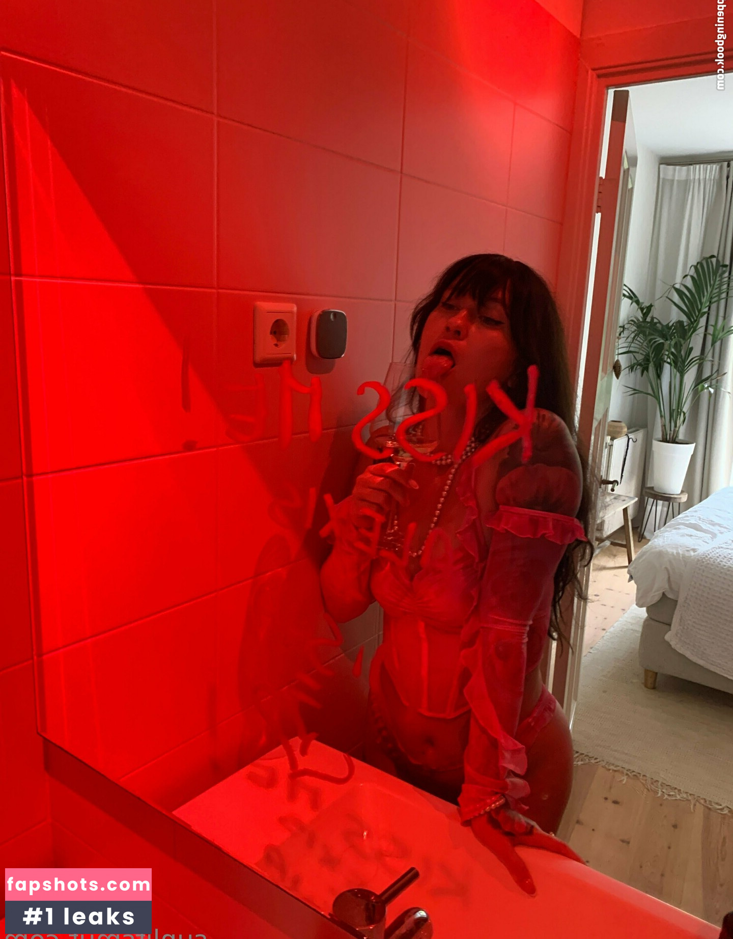 xmishacrossx gallery photo #5