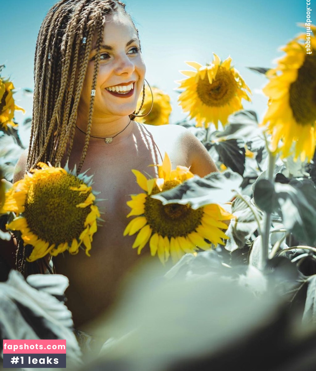 Xoe Zahara Nude Leaks OnlyFans Photos #16 - LeakJerk