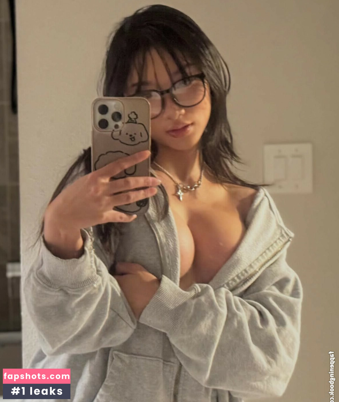 Xoey Li gallery photo #3