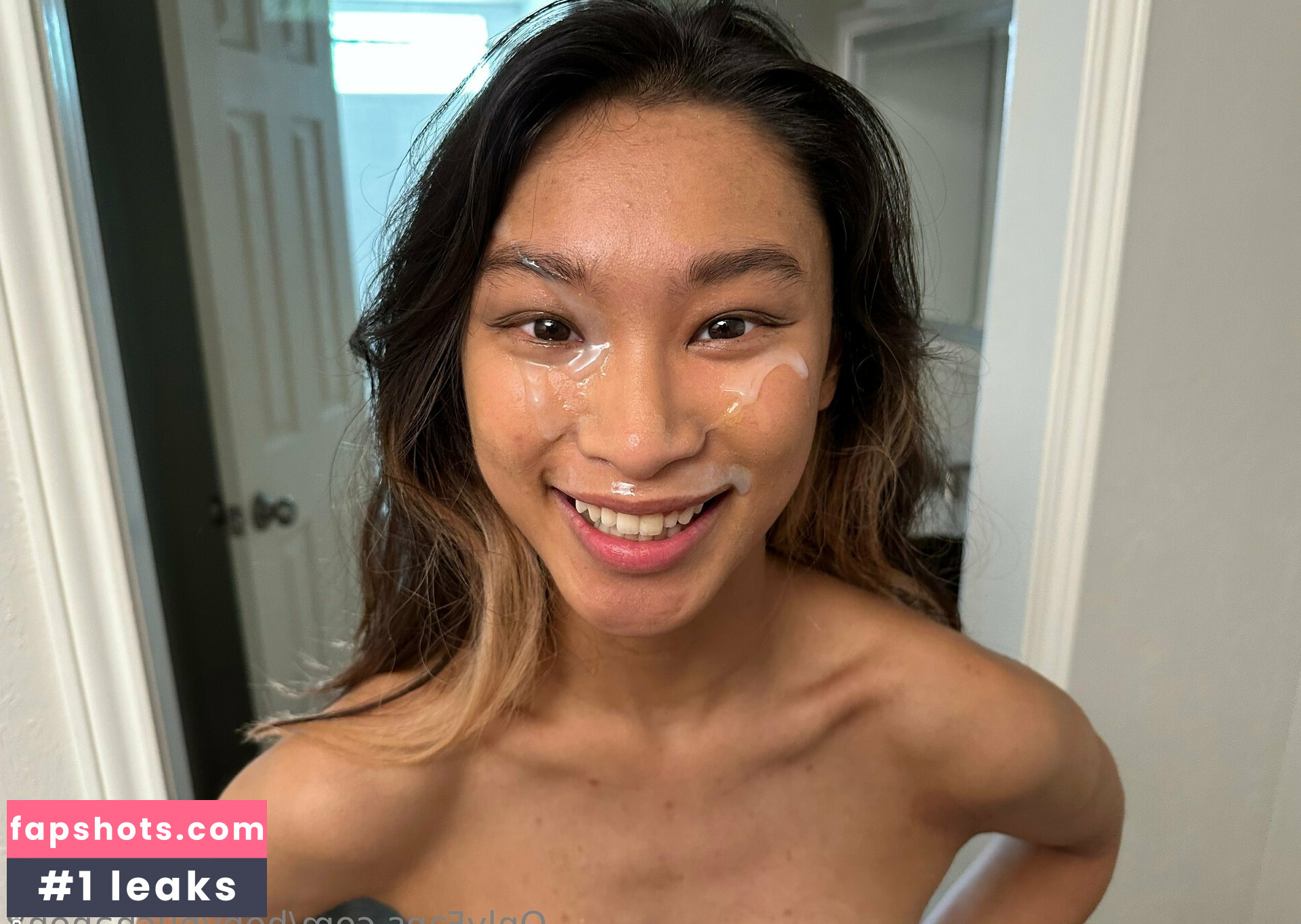 Xoey Li gallery photo #6