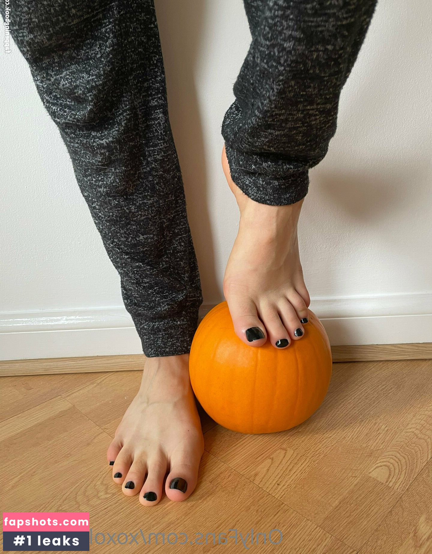 xoxolovelyfeet gallery photo #10