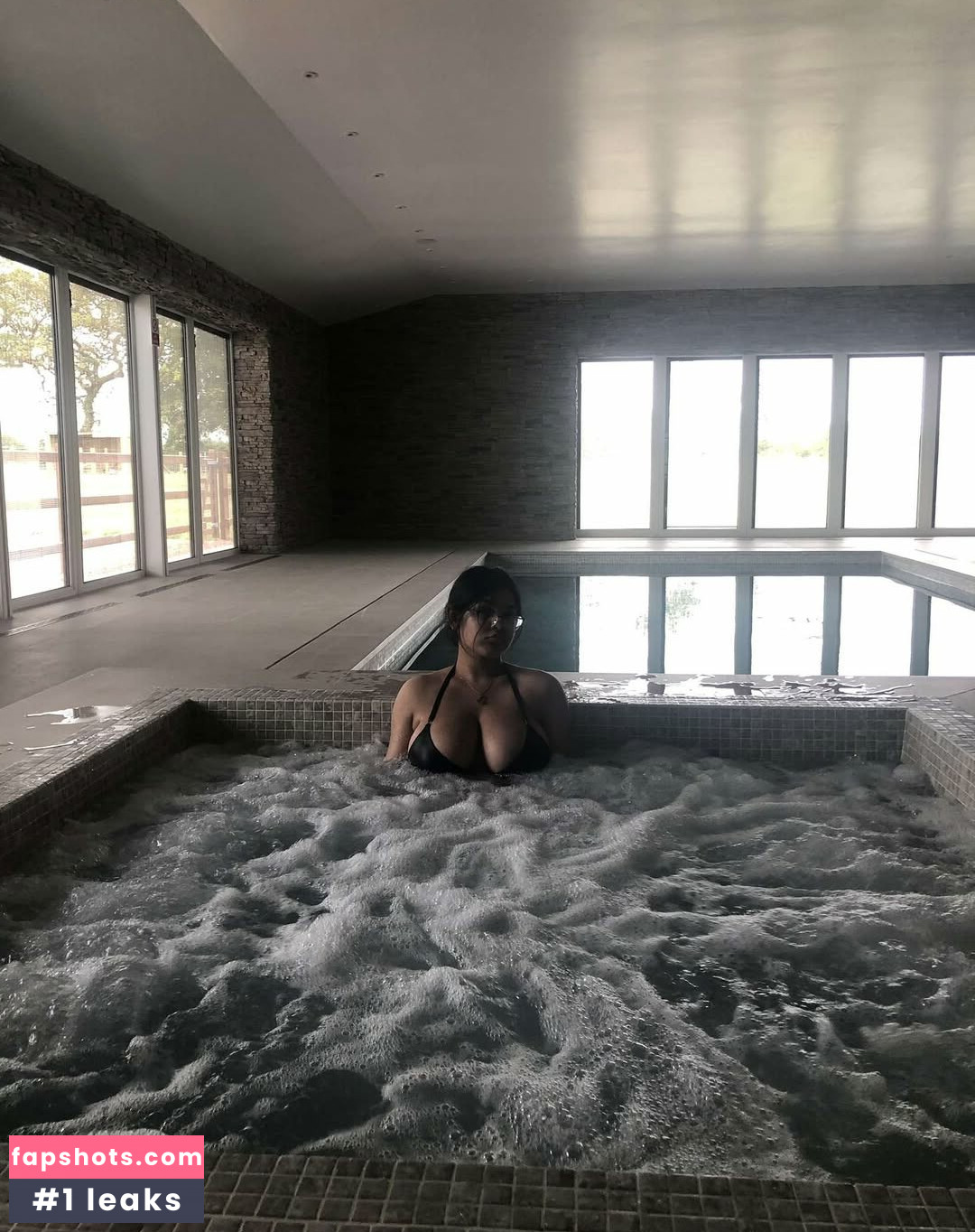 xyz_riin gallery photo #3