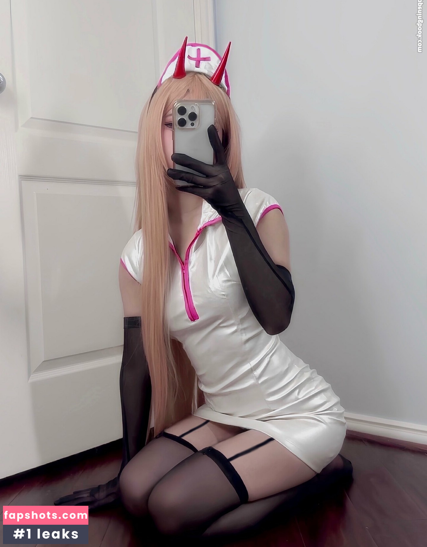 y3miku gallery photo #8