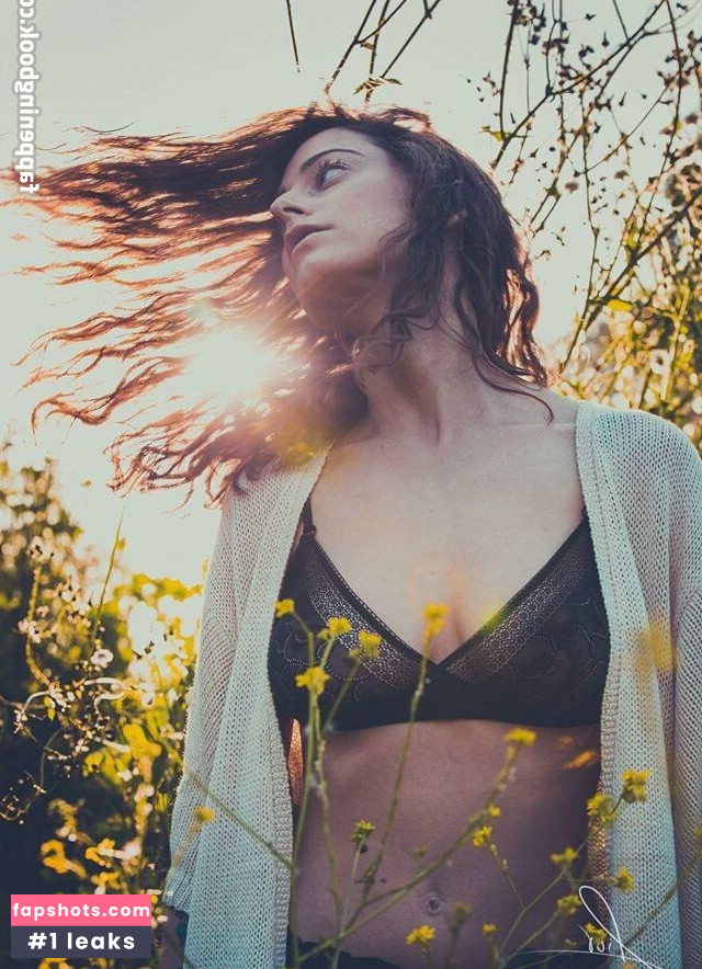 Yael Gayaa gallery photo #4