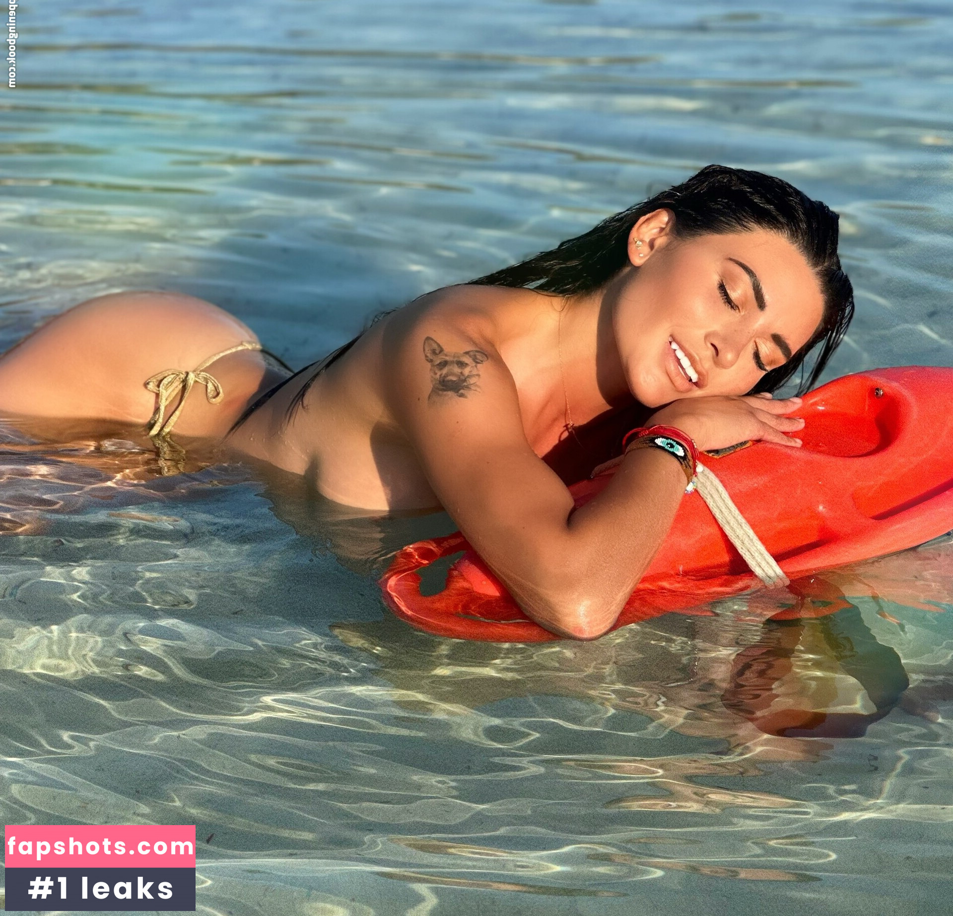 Yael Ruiz nude babe gallery