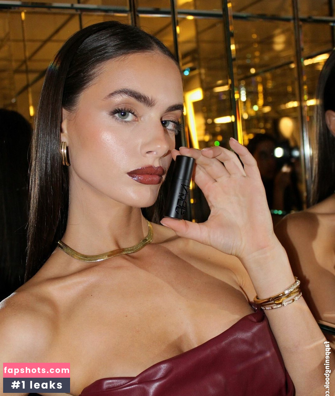 Yael Shelbia gallery photo #11