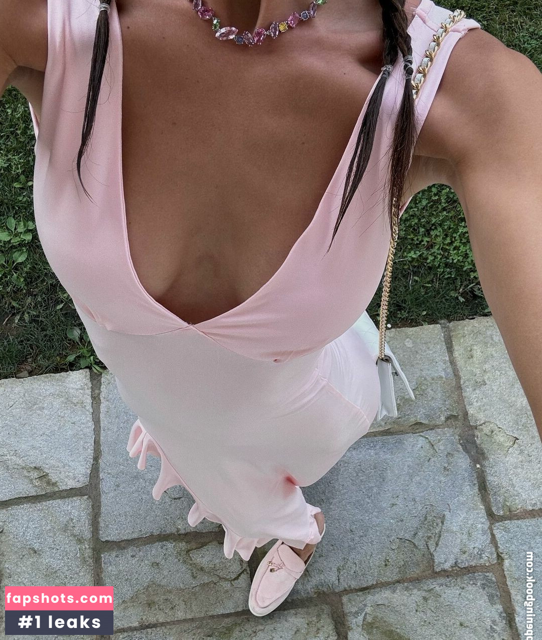 Yael Shelbia gallery photo #16