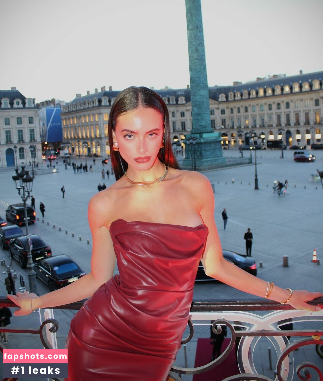 Yael Shelbia gallery photo #10