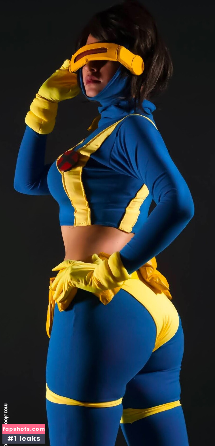 Yaku Cosplay gallery photo #10