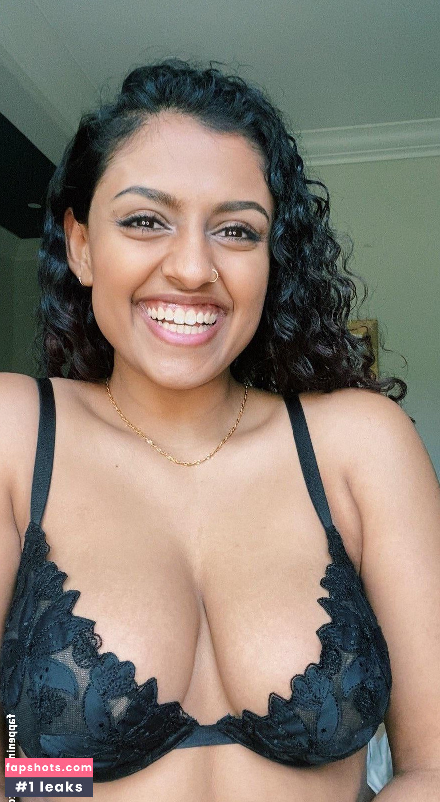 Yamini Nambimadom gallery photo #17