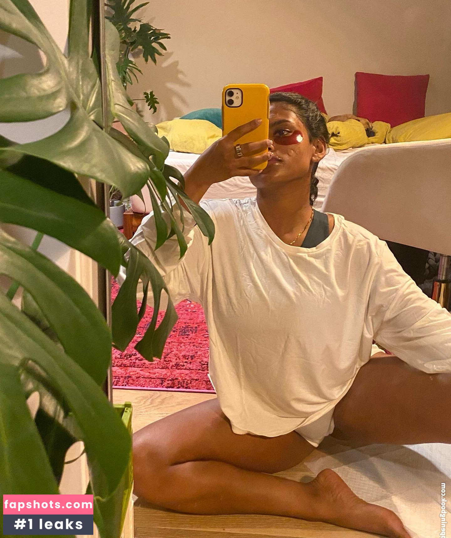 Yamini Nambimadom gallery photo #3