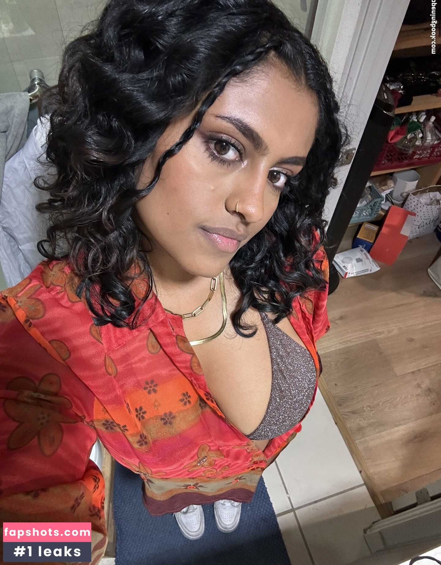 Yamini Nambimadom gallery photo #6