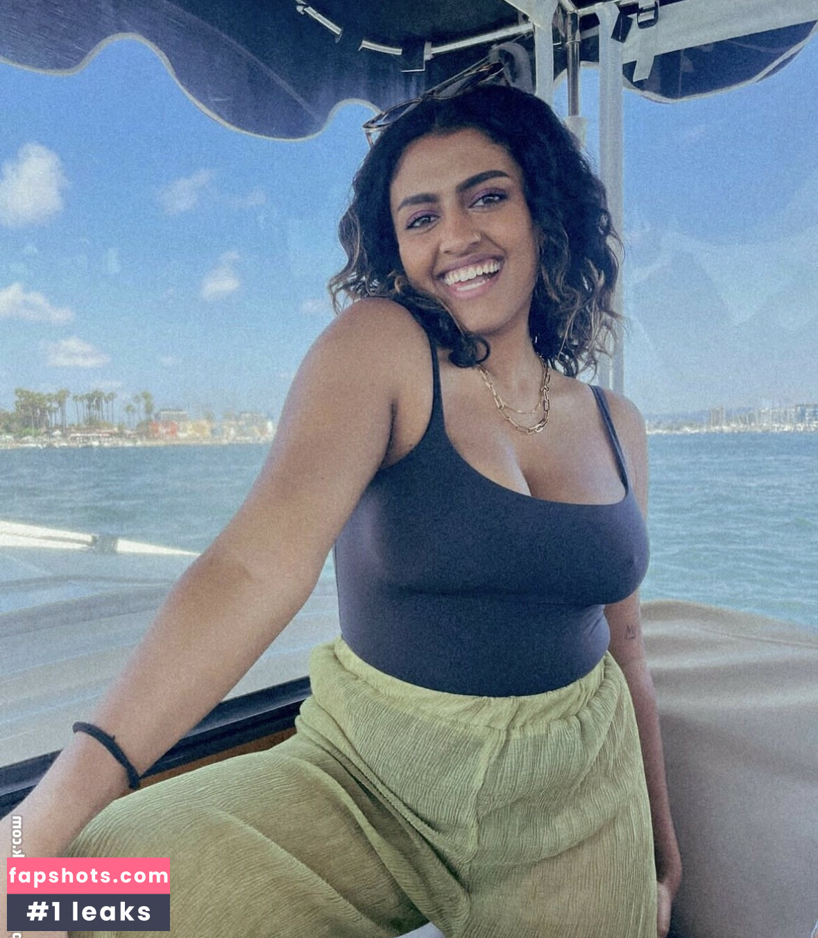 Yamini Nambimadom gallery photo #7