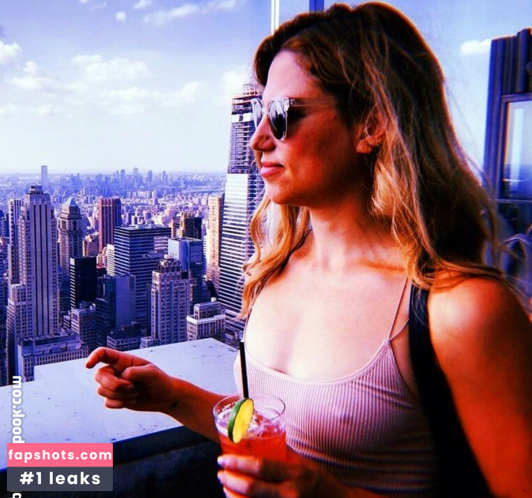 Yana Gold nude babe gallery