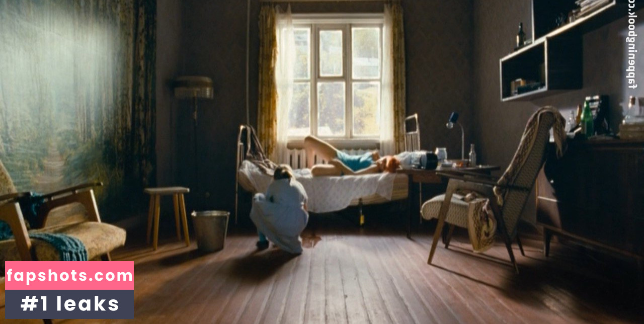 Yana Troyanova gallery photo #3