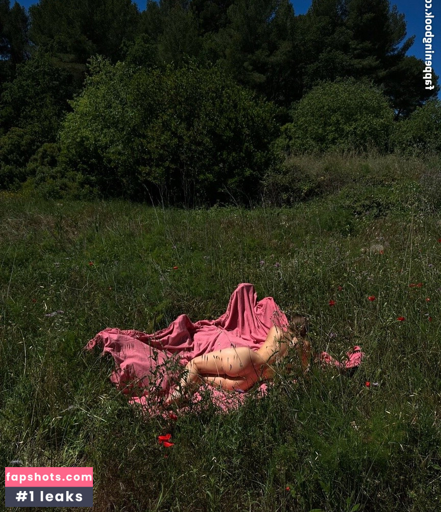 Yana West gallery photo #2